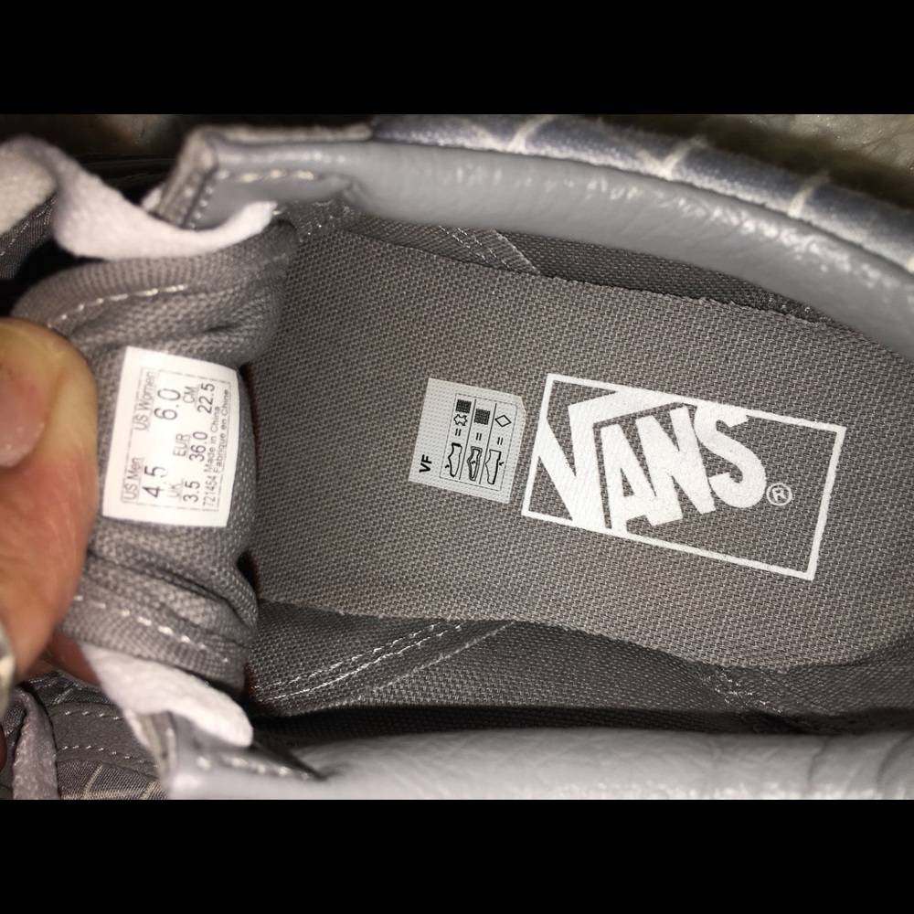 Vans - Picture 6 of 7